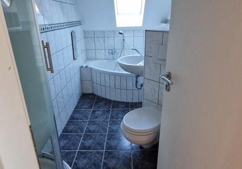 DG Duschbad und Wanne