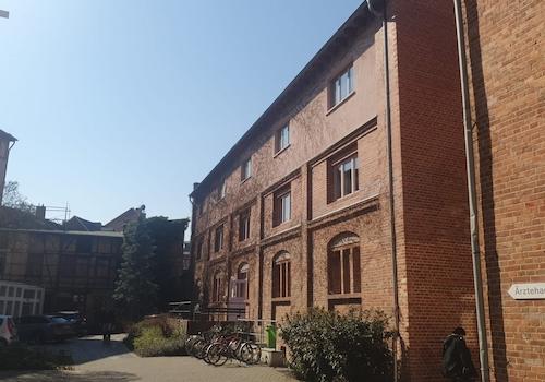 Haupteingang Gebäude