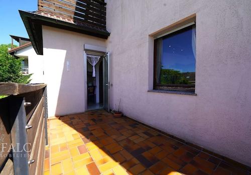 Balkon mit separatem Eingang