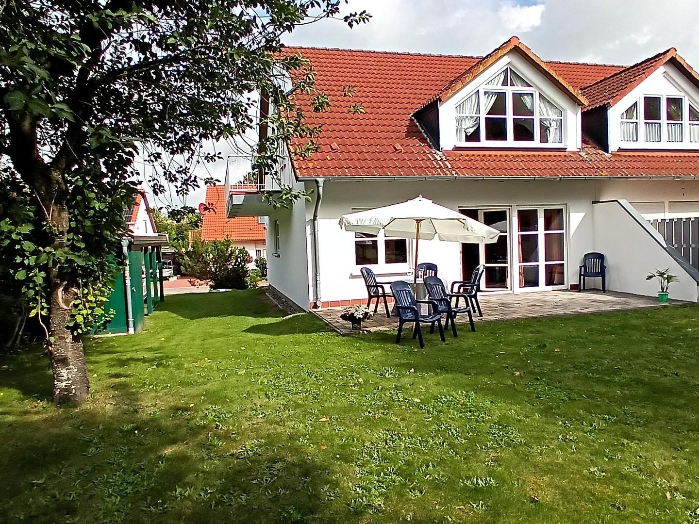 Terrasse mit Garten