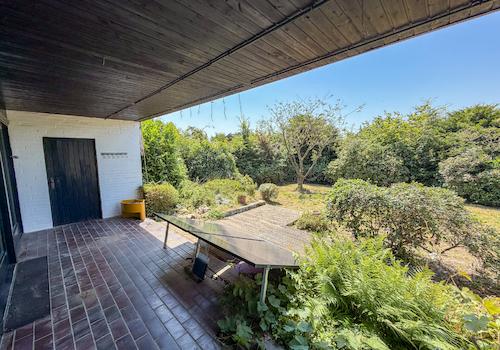 18 überdachte Terrasse