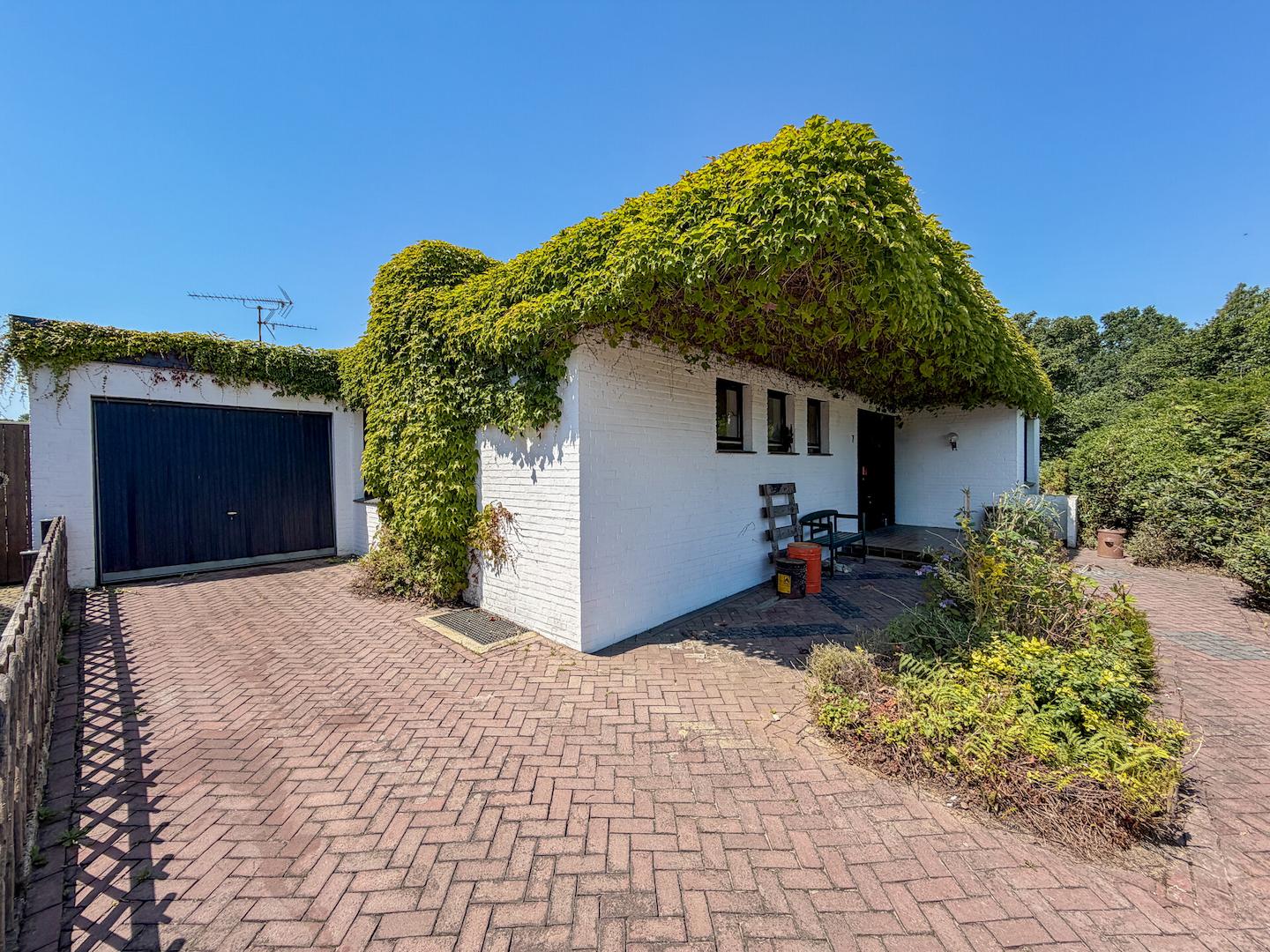 28 Einfahrt Garage
