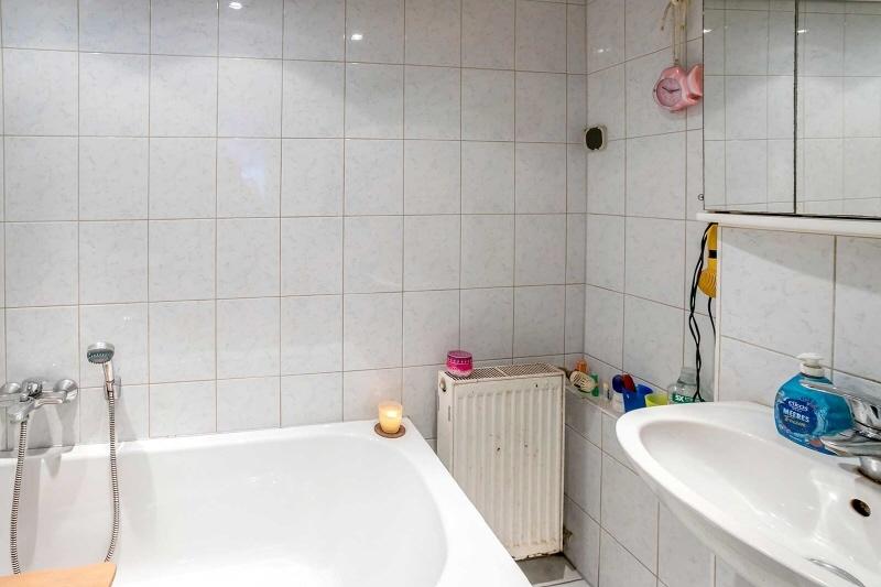 Badezimmer mit Wanne