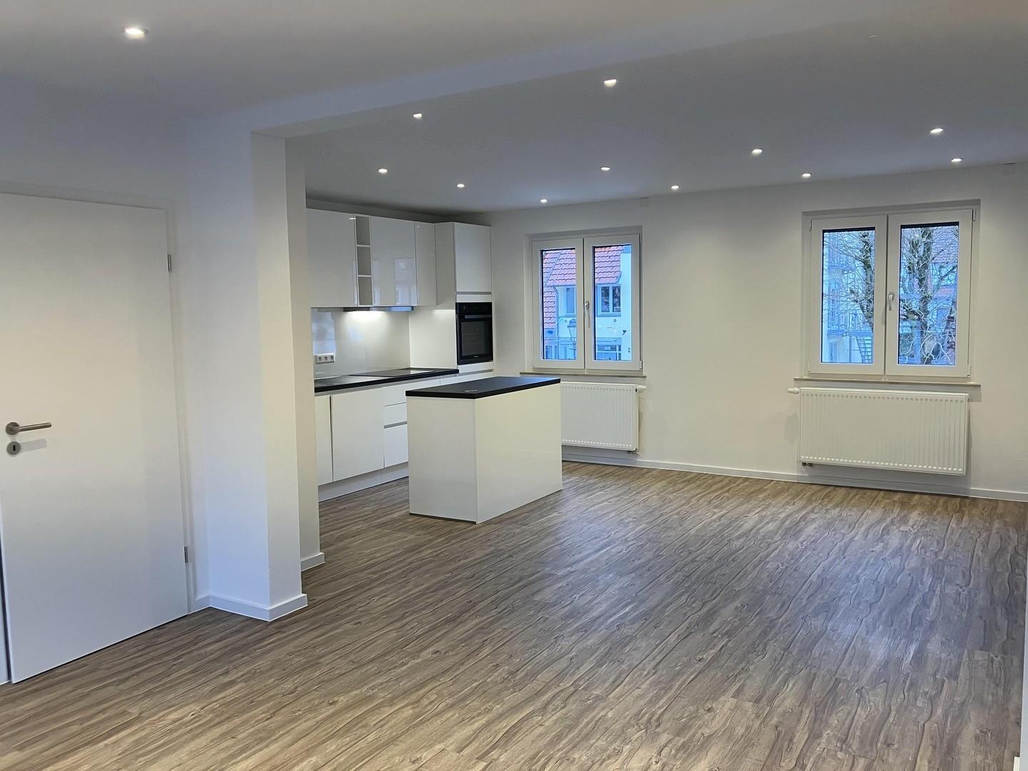 Wohnzimmer mit neuer EBK