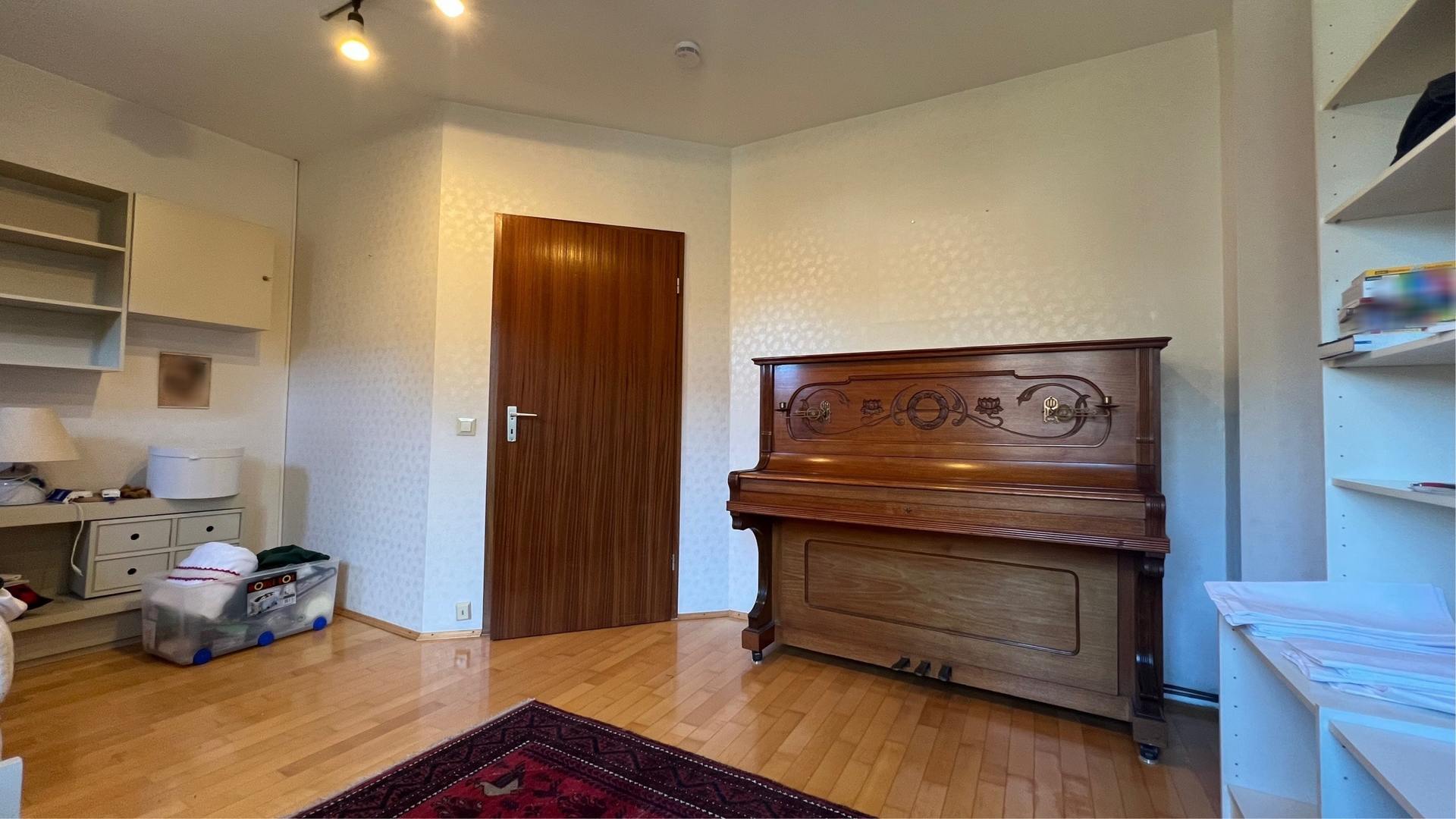 Schlafzimmer 1