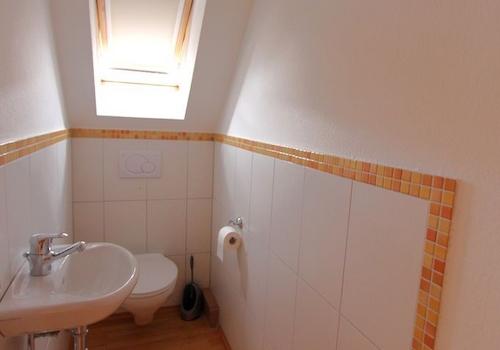 separates WC