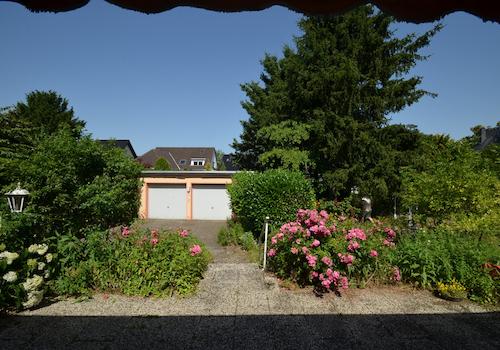 Terrasse u. Garagen
