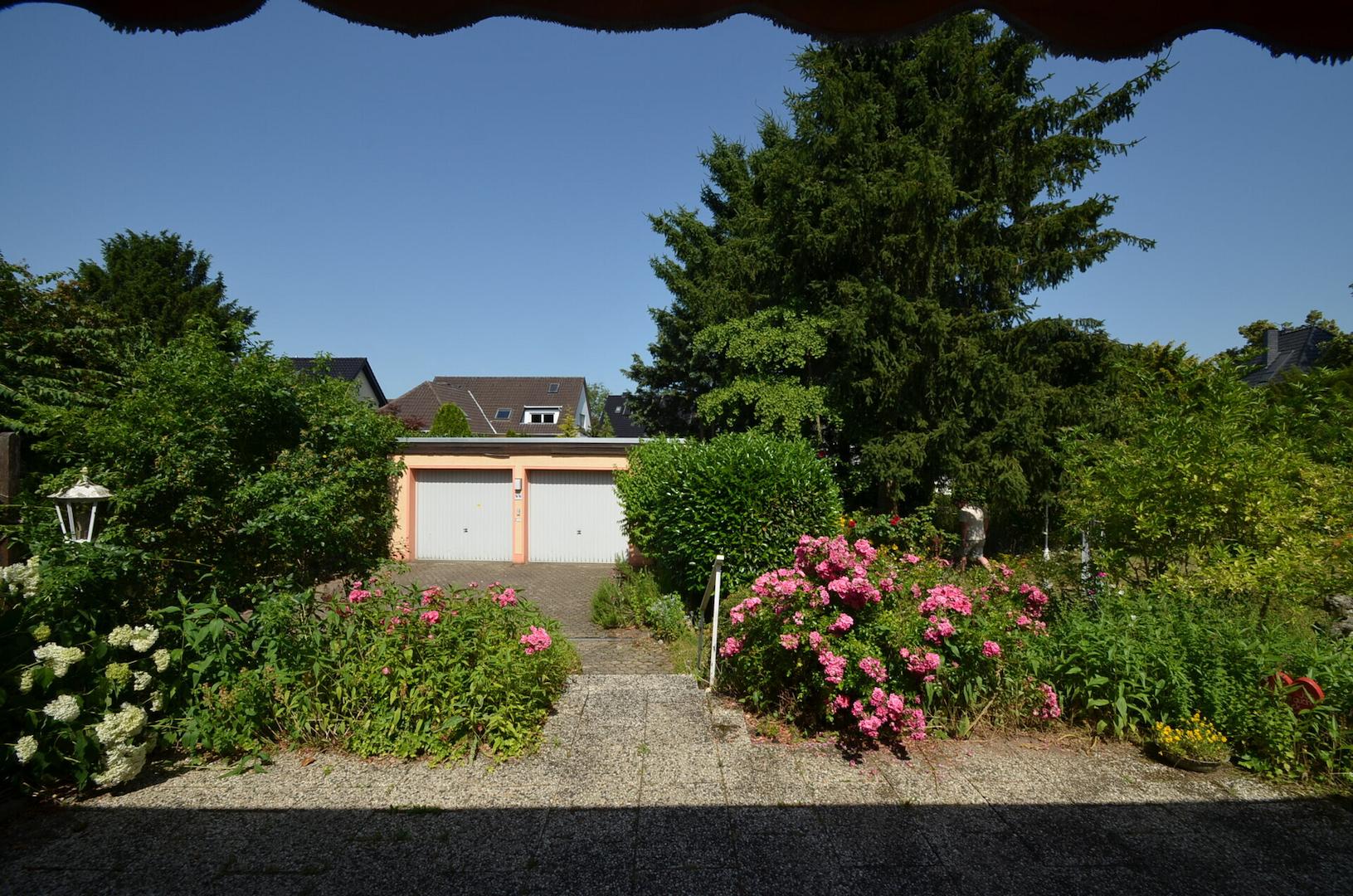 Terrasse u. Garagen