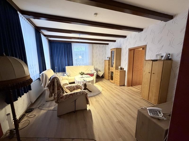 Wohn-und Esszimmer mit Kamin