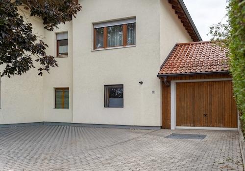 Garage und Hofraum