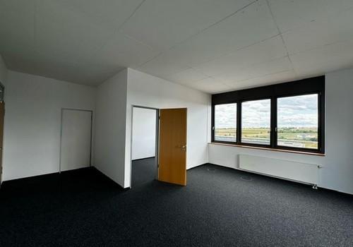 Blick Richtung kleineres Büro
