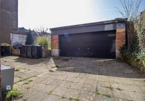 Zusätzliche Garage