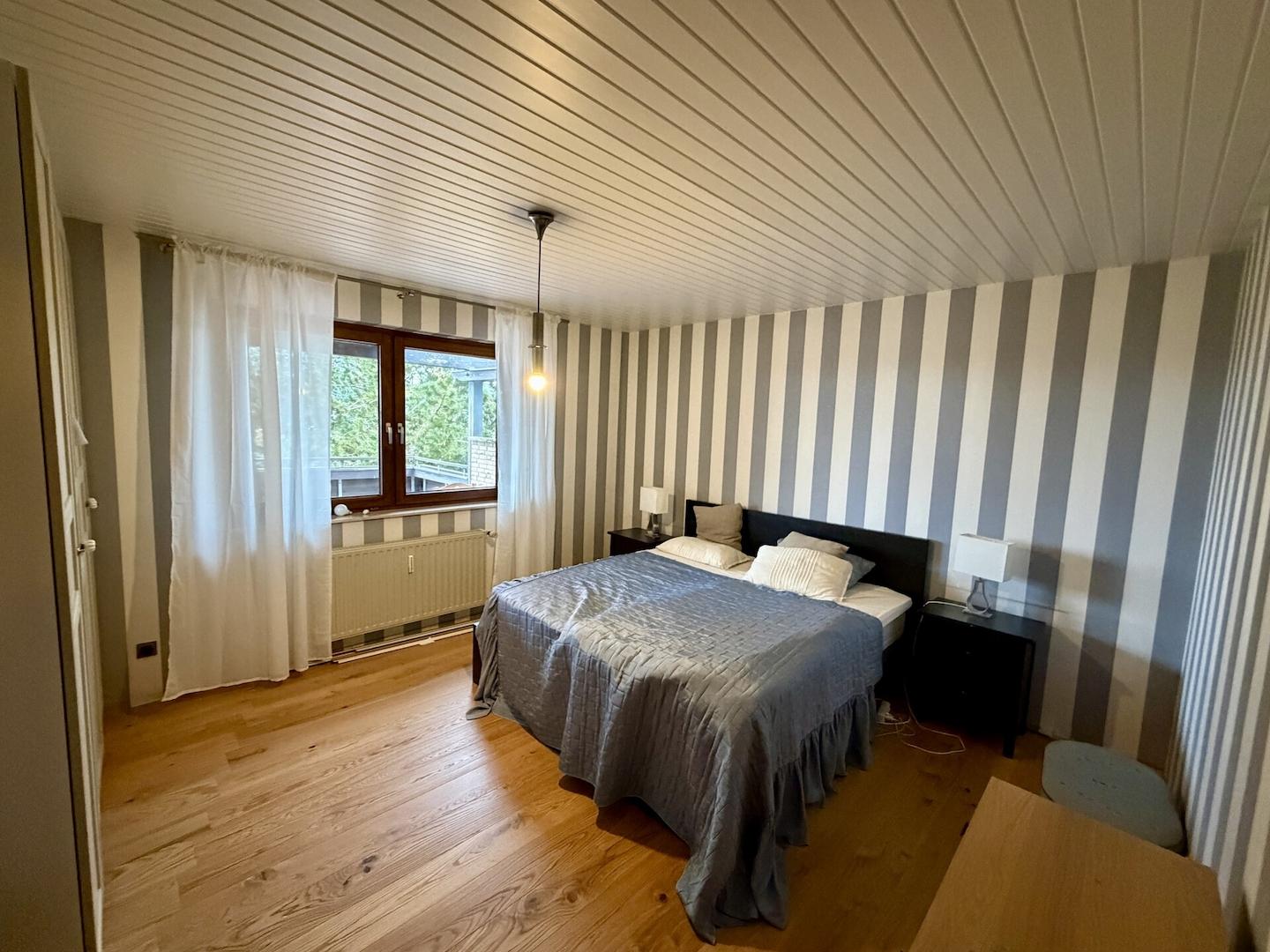 Schlafzimmer Hauptwohnung