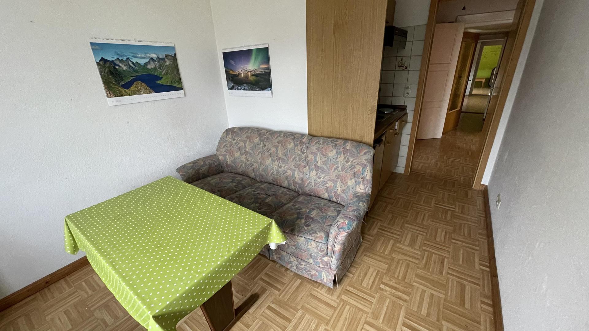 Haus 25a Zimmer mit Küchenzeile