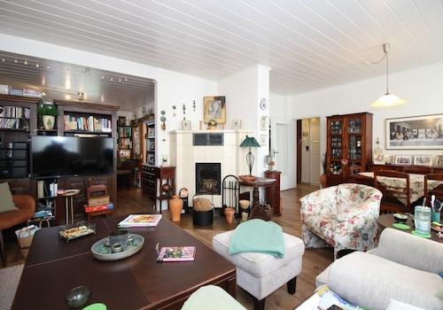 Wohnzimmer mit Übergang zum Esszimmer