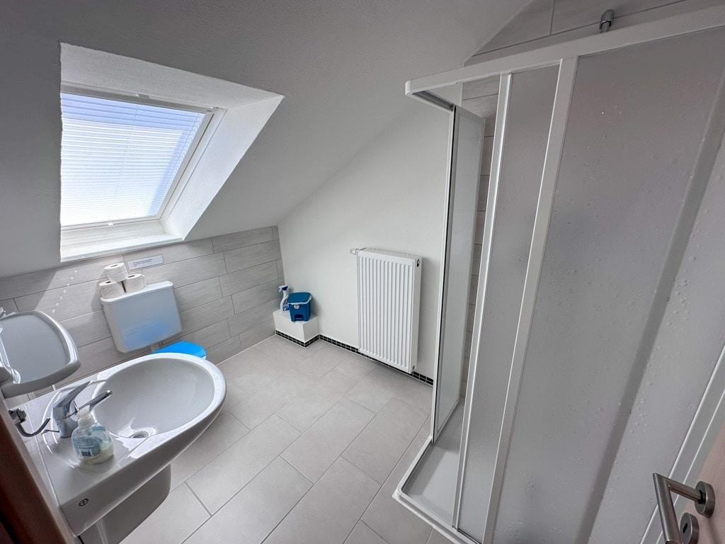Badezimmer II im DG