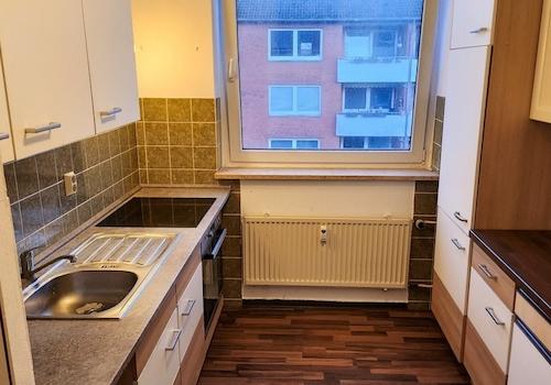 Küche mit Einbauküche