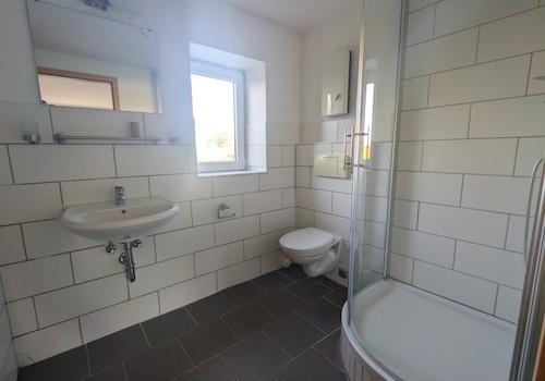 Badezimmer in Wohnung 1 im EG