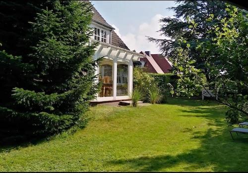 Wohnhaus in Wyk mit Garten