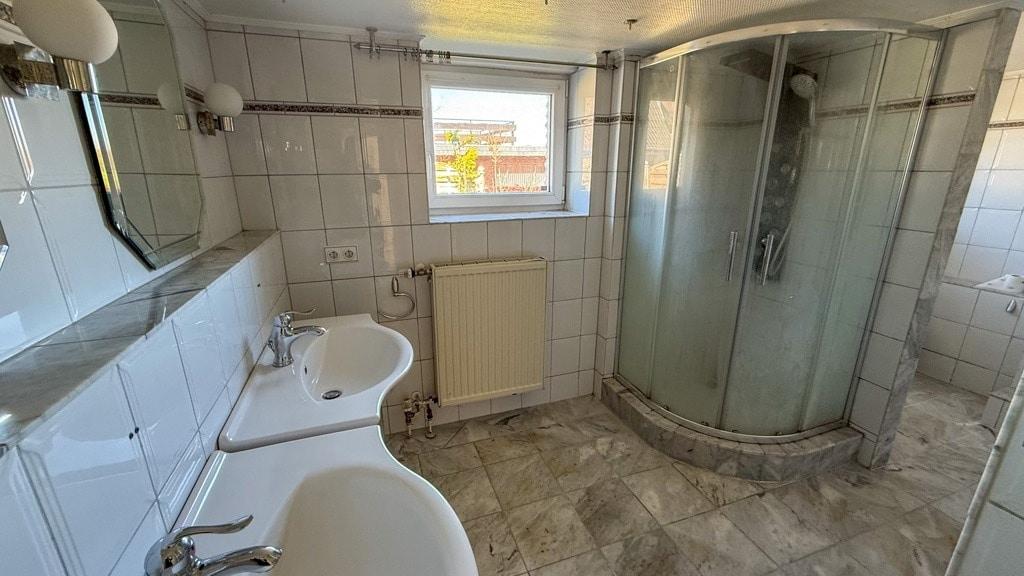 Vollbad mit Dusche