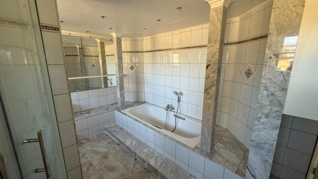 Vollbad mit Badewanne