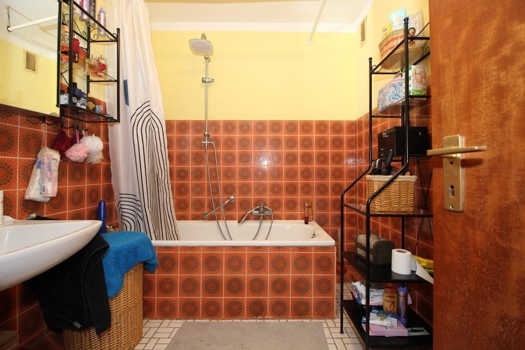 Badezimmer mit Badewanne