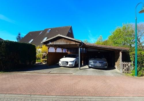 Straßenansicht + Carport
