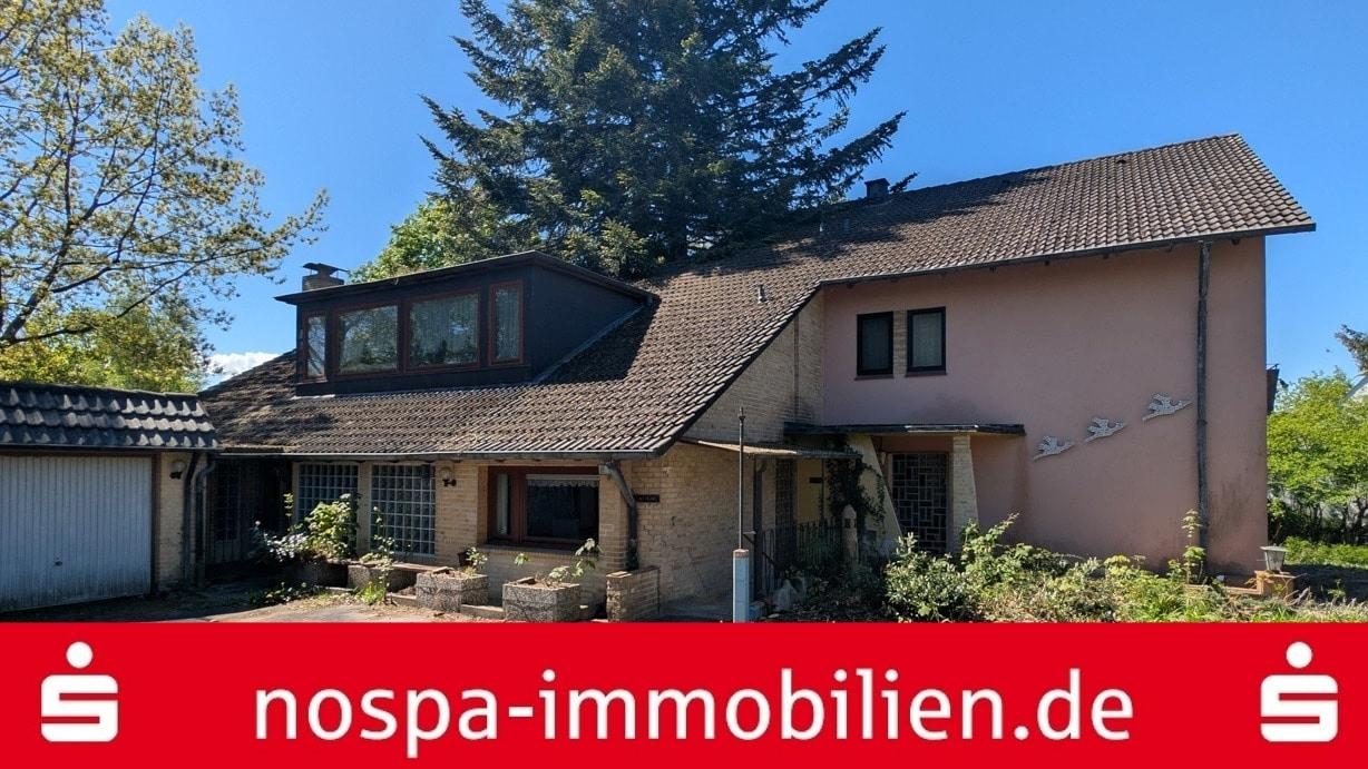 Hof und Eingangsbereich
