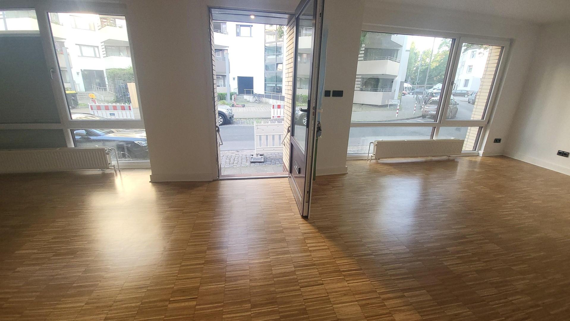 Ein-/Ausgang Strassenseite