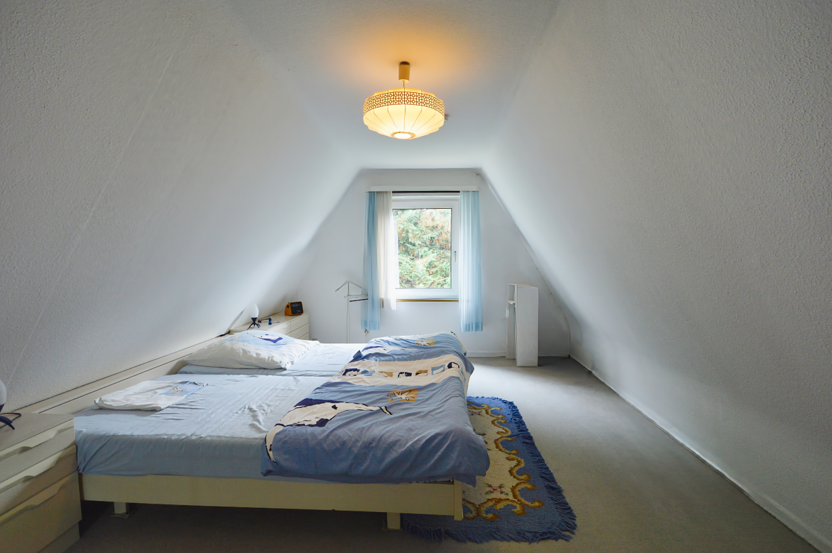 Ursprünglicher Zustand: Schlafzimmer im DG