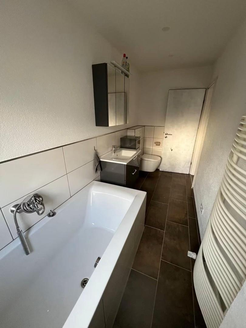 Bad mit Badewanne