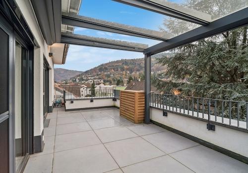 Überdachte Terrasse mit Neckarblick