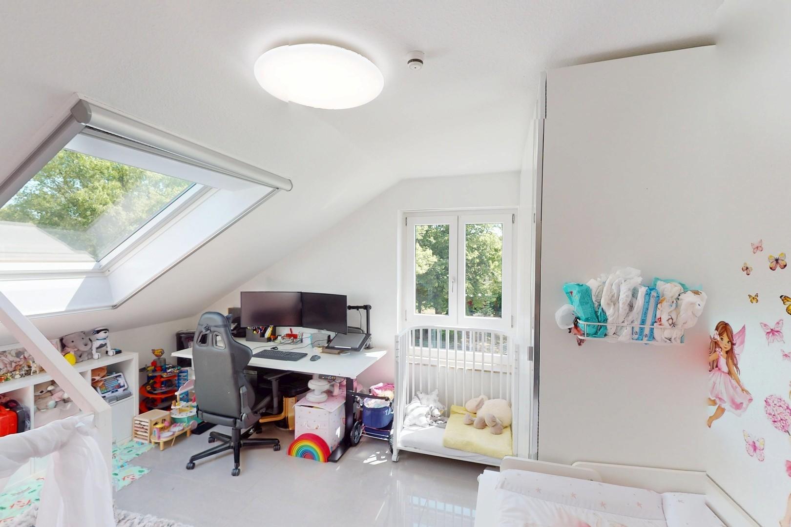 Kinder und Arbeitszimmer