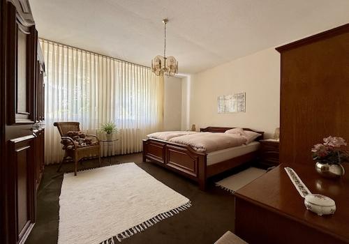 Erdgeschoss: Schlafzimmer