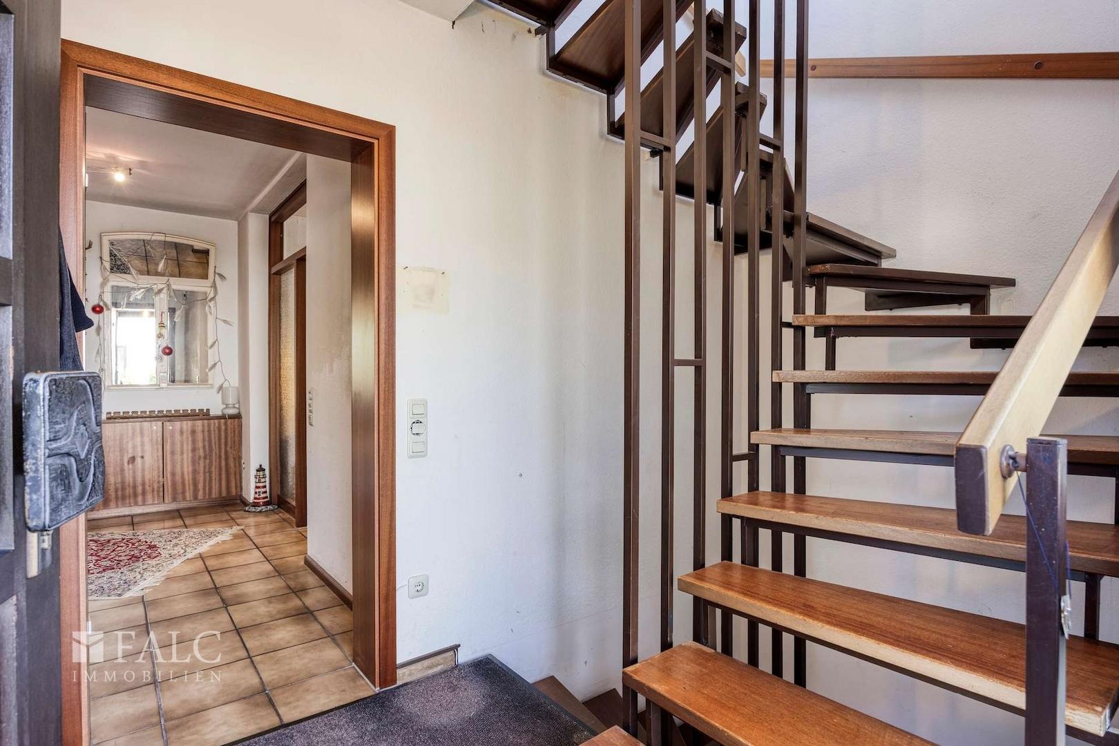 Flur mit Treppe