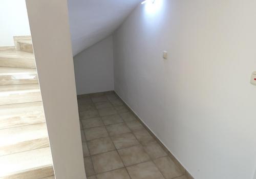 Flur  unter Treppe KG