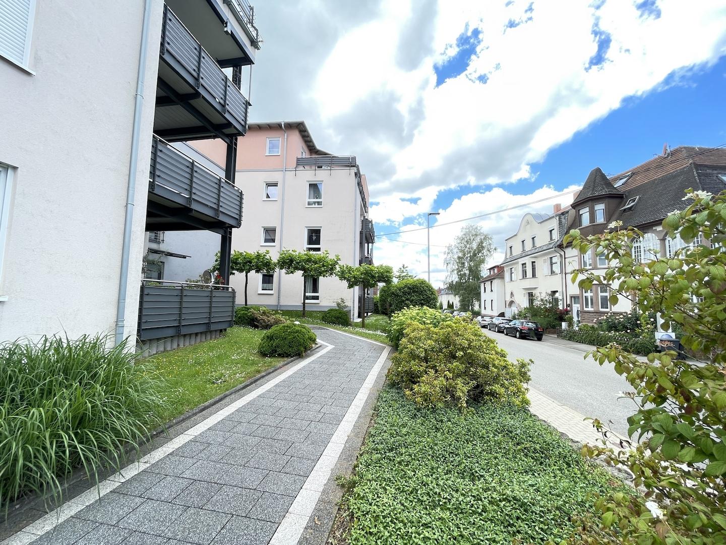 Zuwegung zum vorderen Hauseingang