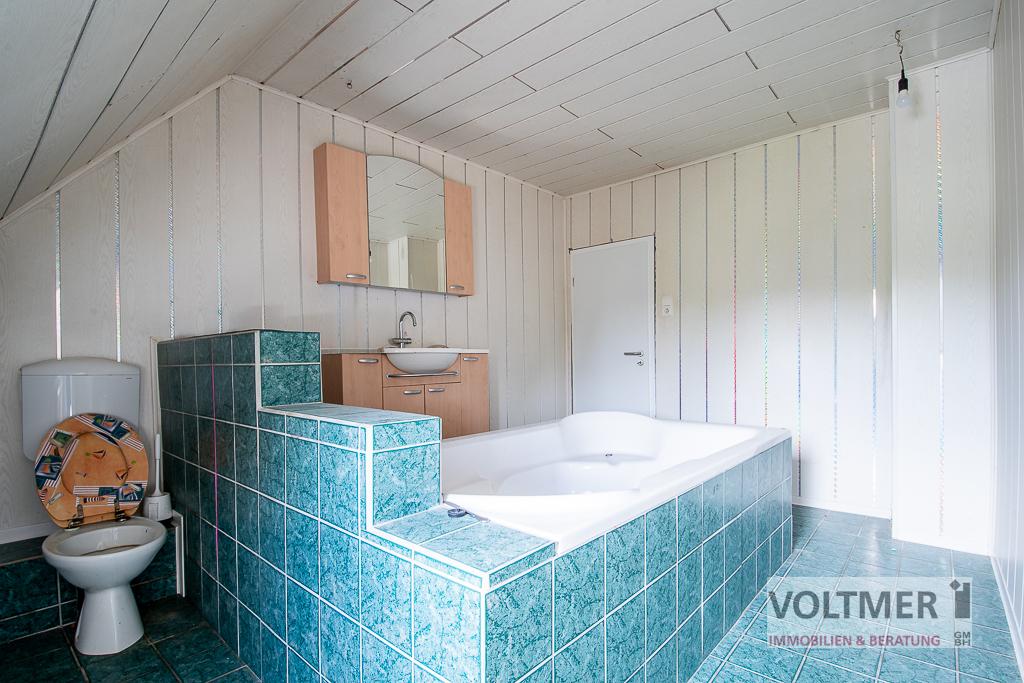 Tageslichtbad mit Badewanne