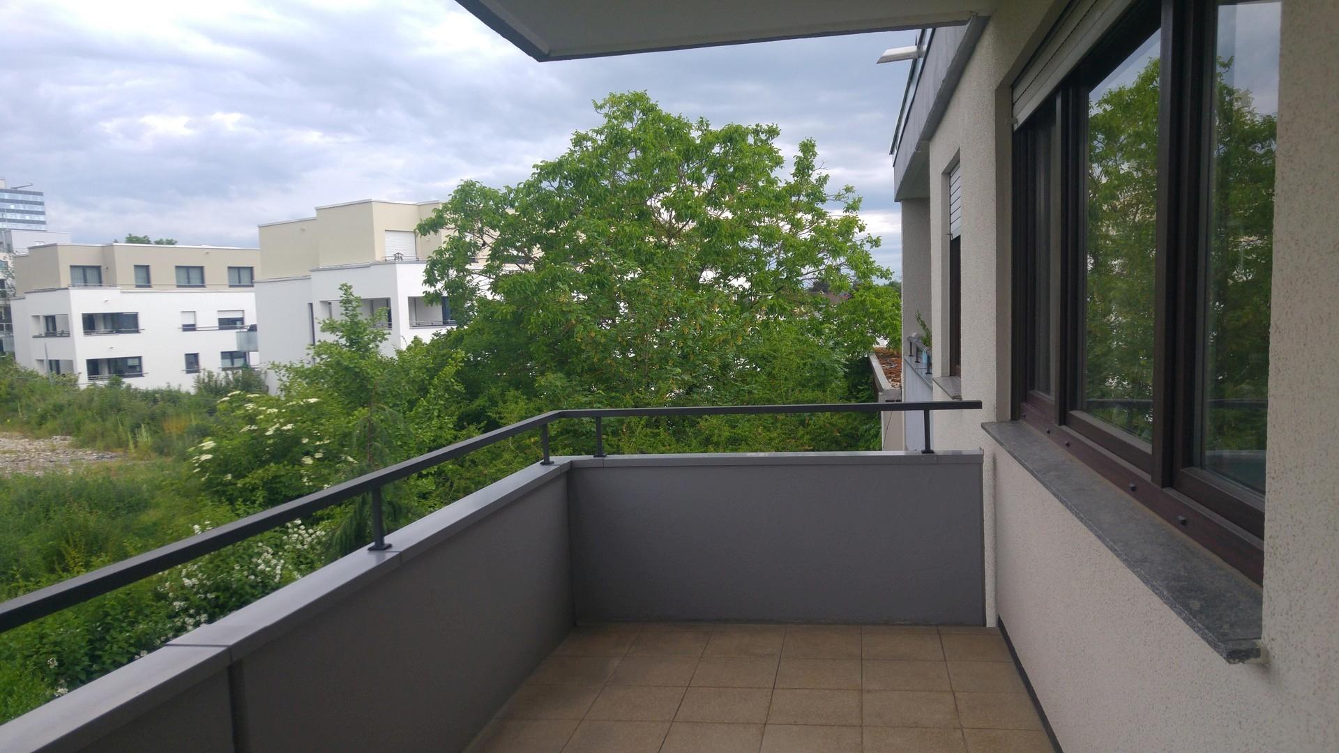 Überdachter Südbalkon