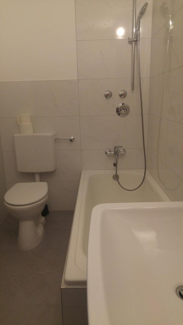 Badezimmer links