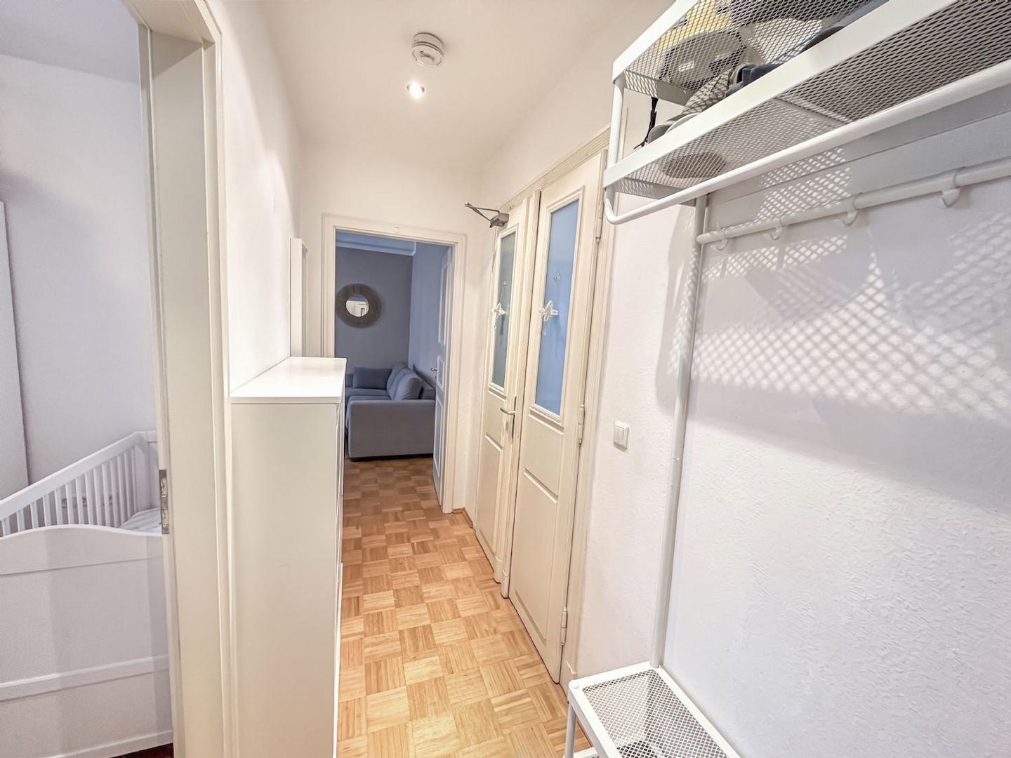 Wohnungseingang mit Flur