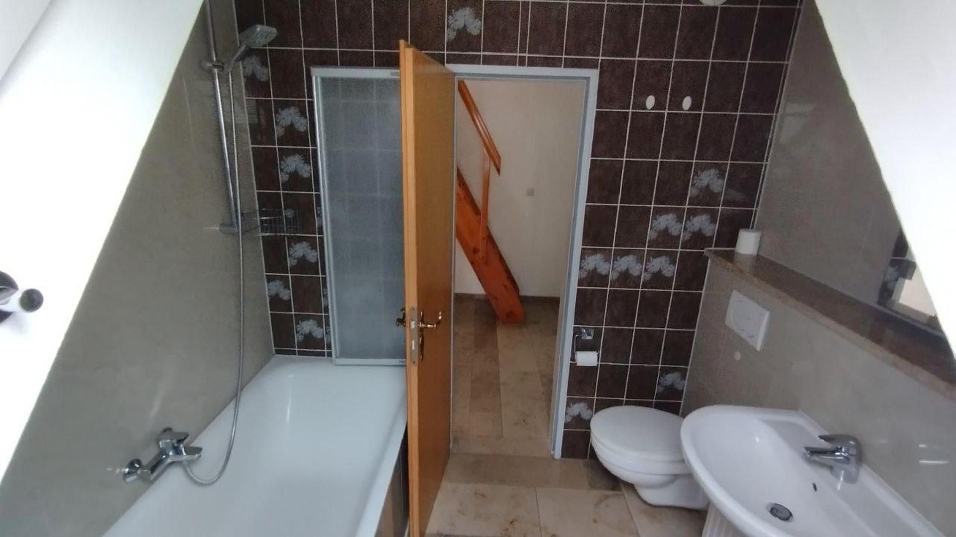 Bad kleine Dachgeschosswohnung