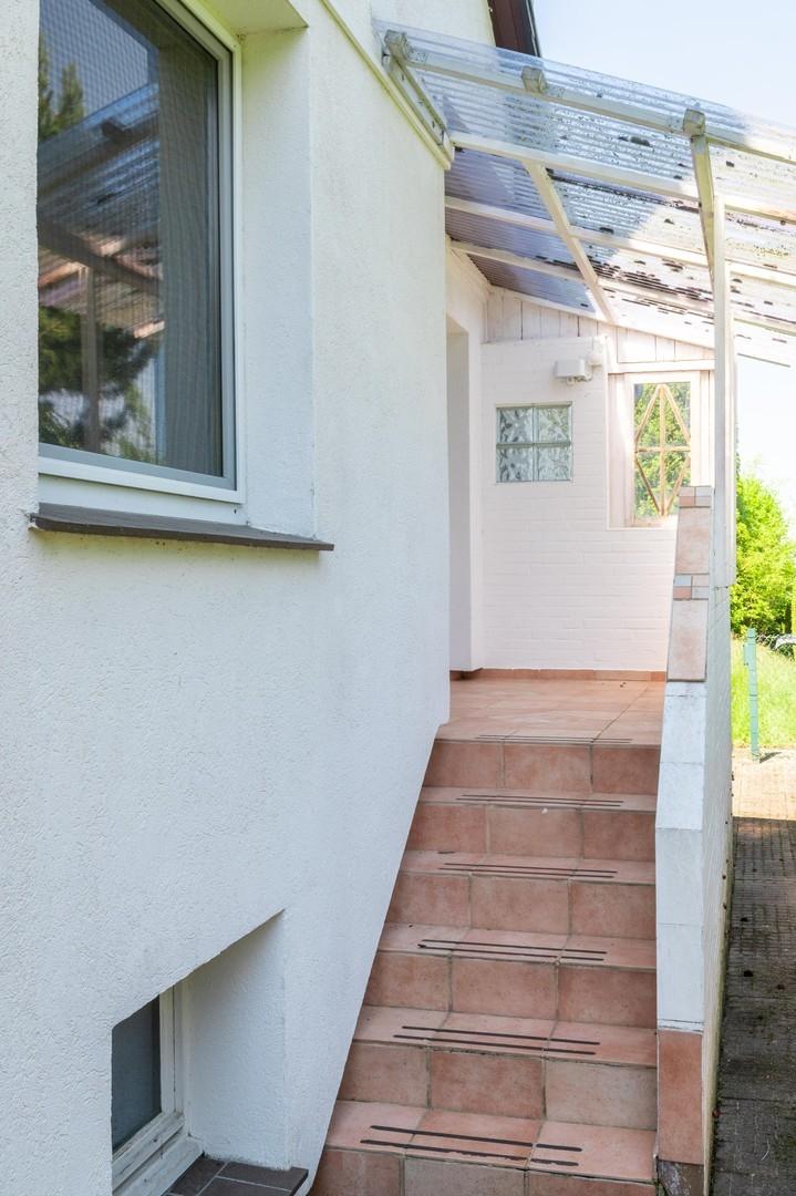 Zugang Einliegerwohnung im OG
