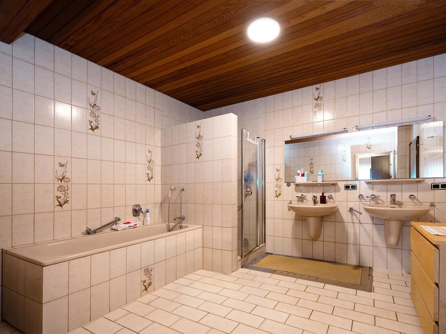 Badezimmer EG