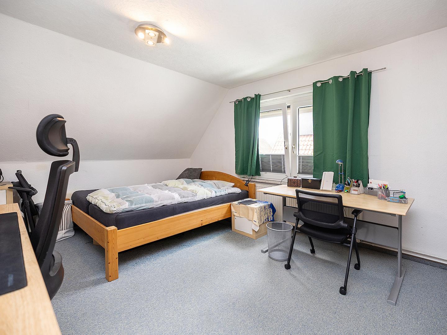 Schlafzimmer DG