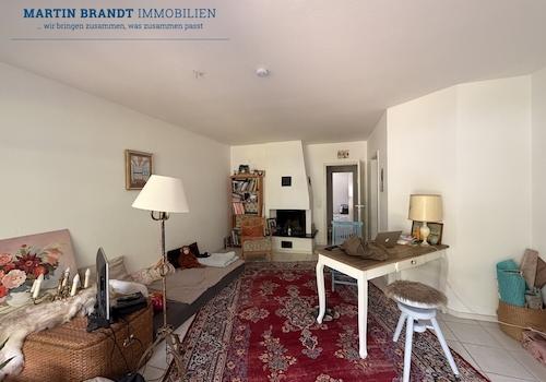 Wohnzimmer mit Kamin
