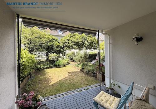überdachte Terrasse mit Gartenanteil