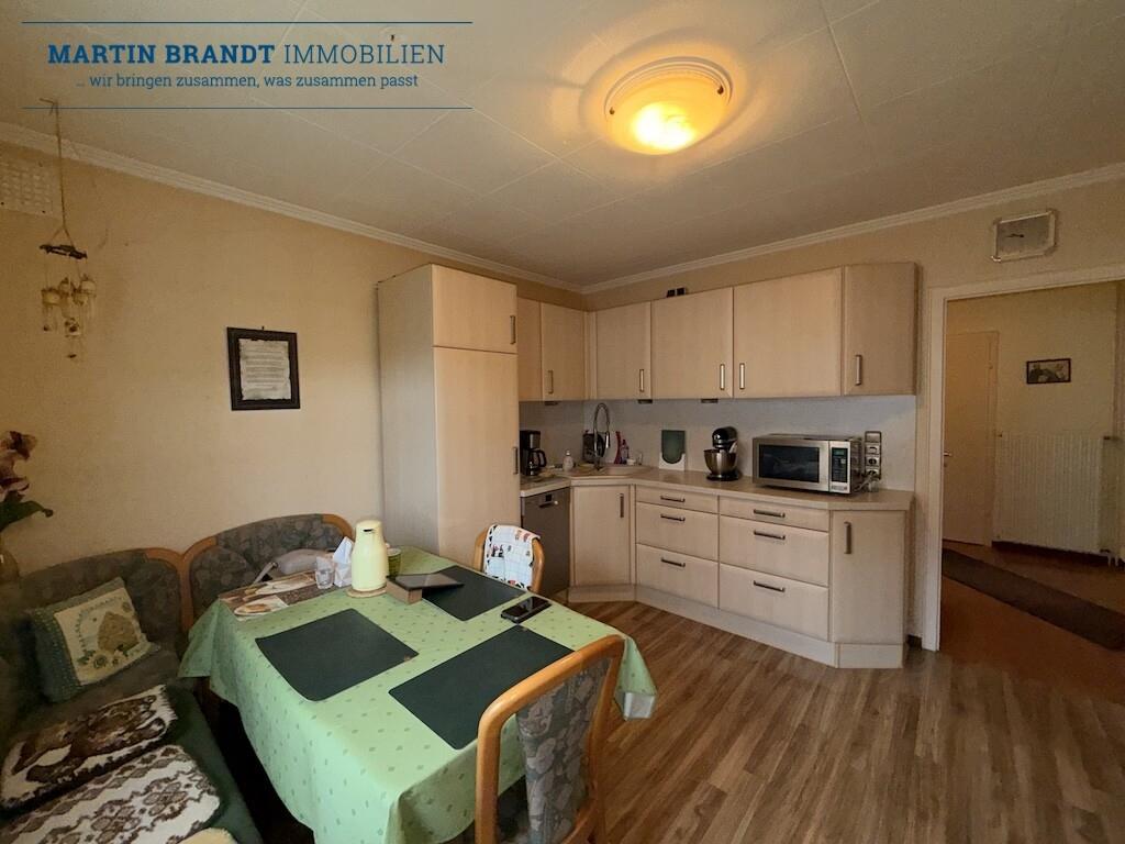 Küche mit Einbauküche