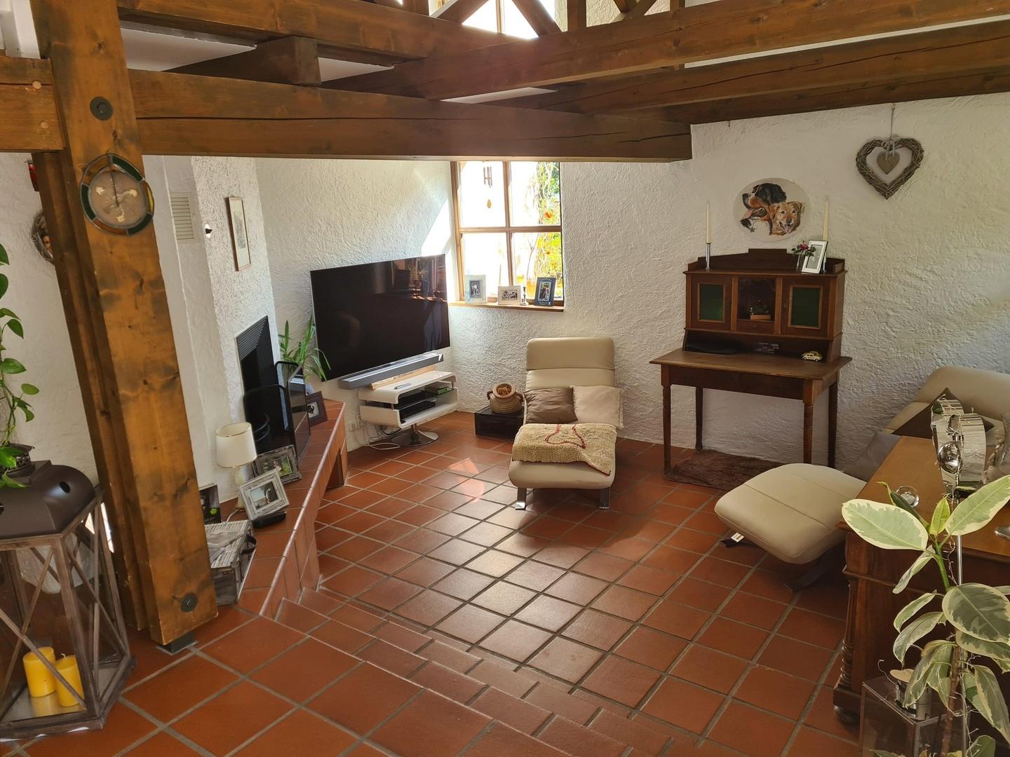 Kamin/Fernsehraum mit Galerie