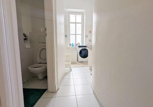 Zugang zu Bad + WC